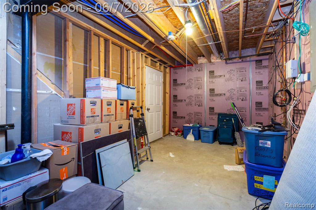 36039 Curtis Road Livonia, MI 48152 - Photo 47 of 61