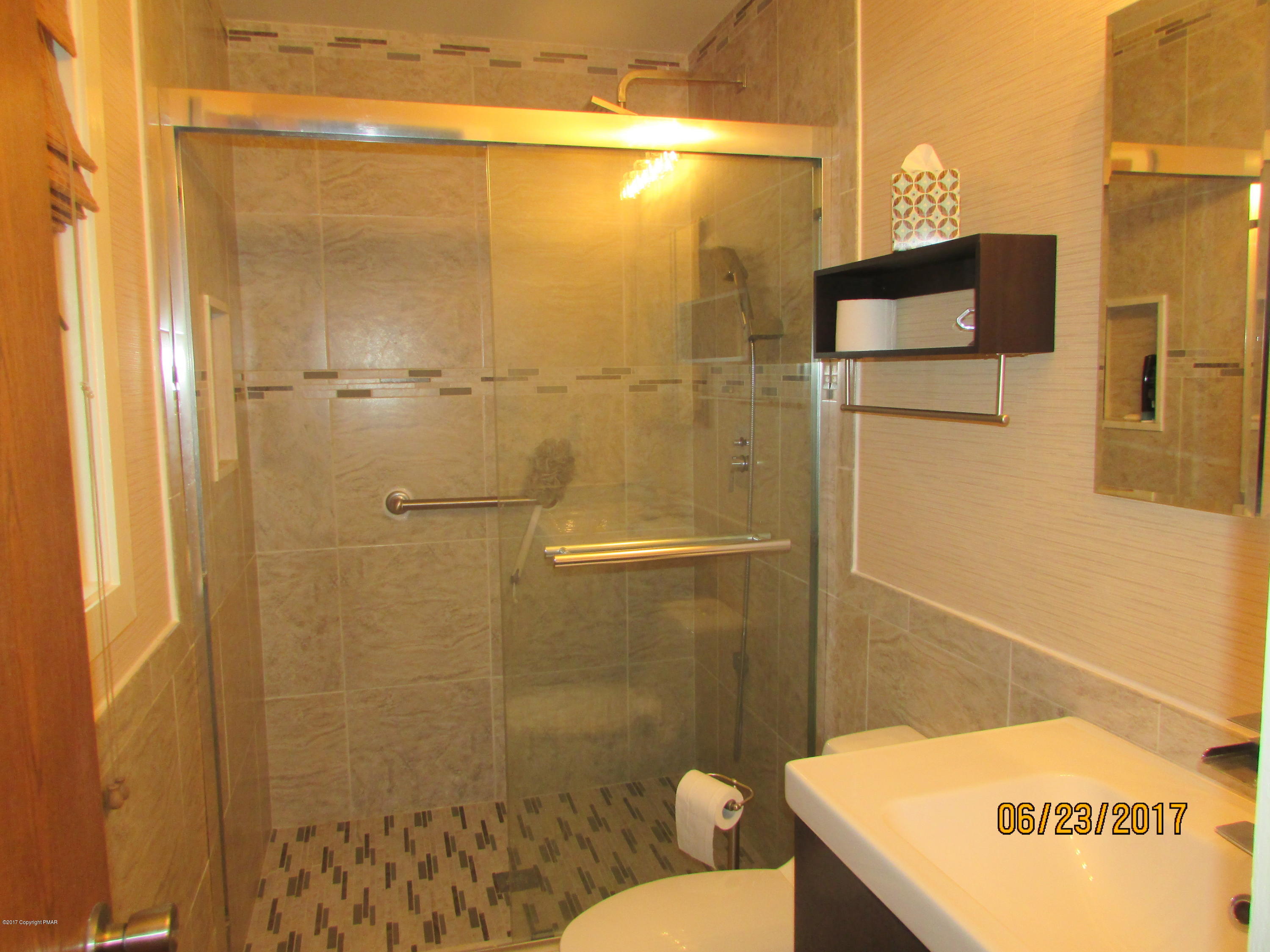 3121 Long Court Bushkill, PA 18324 - Photo 5 of 30 Master Bath view 1