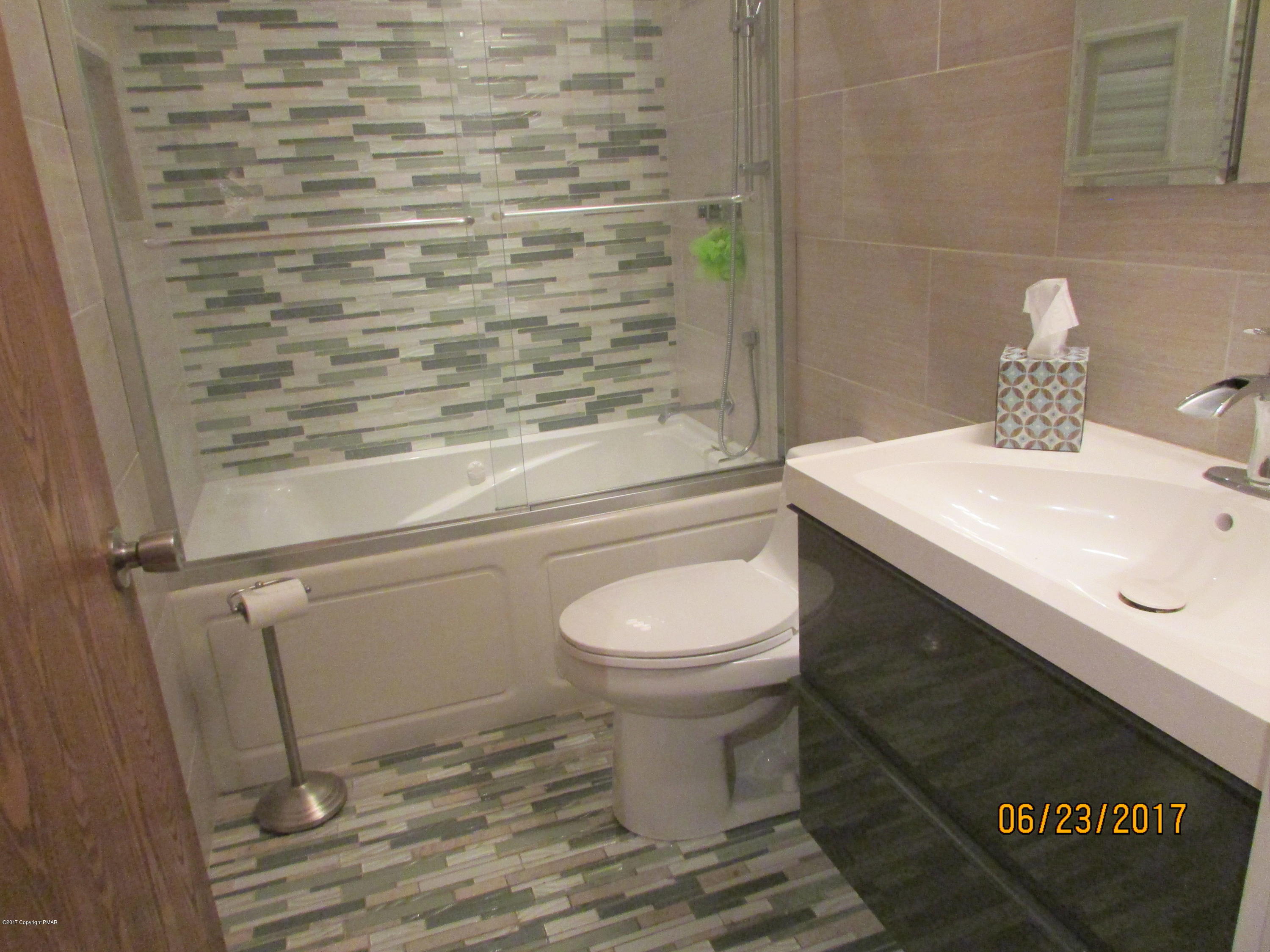 3121 Long Court Bushkill, PA 18324 - Photo 8 of 30 Main Bath view 1