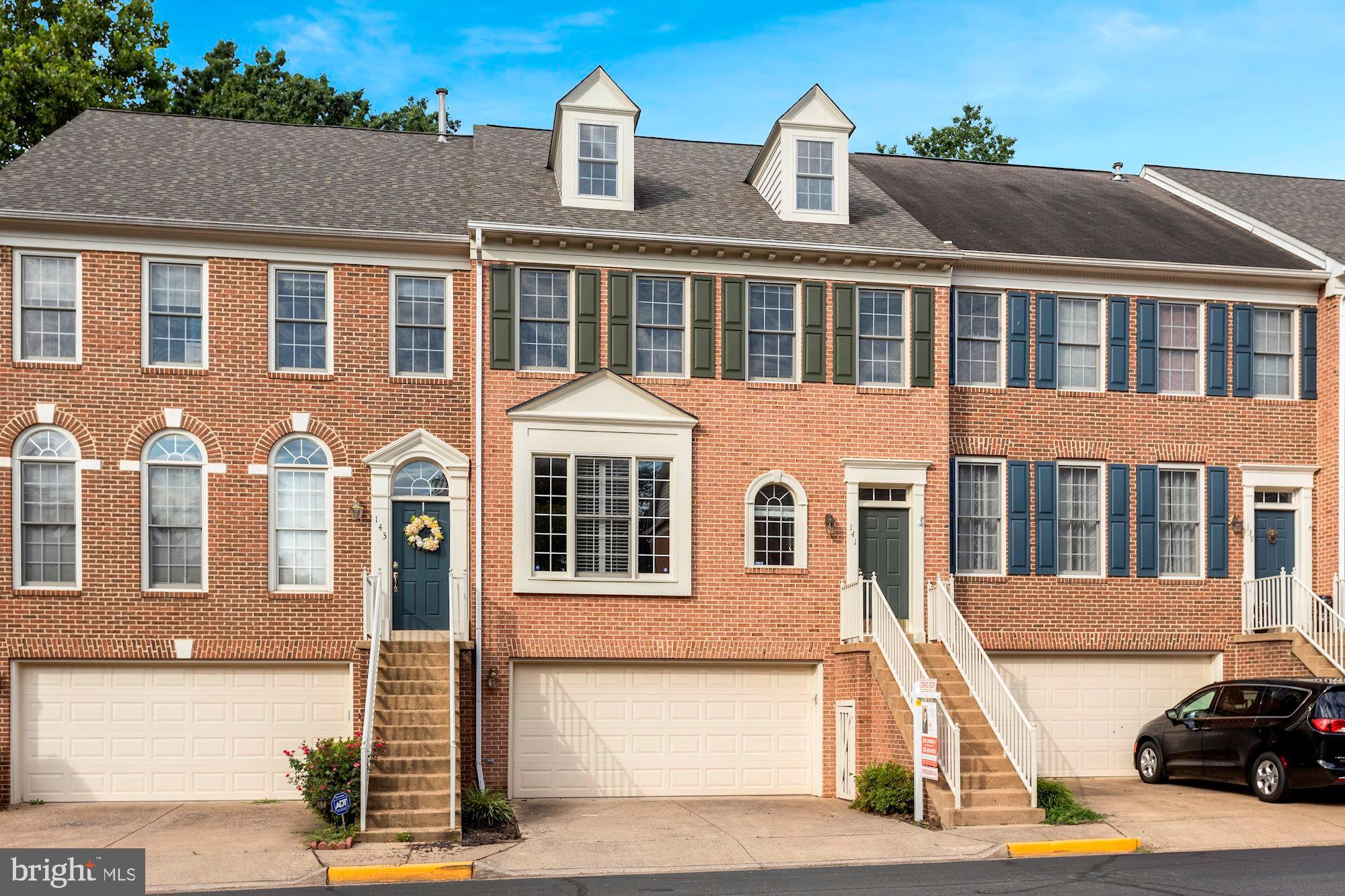141 Roland Court Southwest Vienna, VA 22180 - Photo 1 of 32 Gallery Image 1