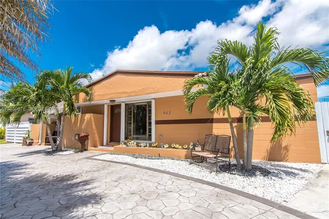 $669,000 | 943 West 64th Place, Hialeah, FL 33012