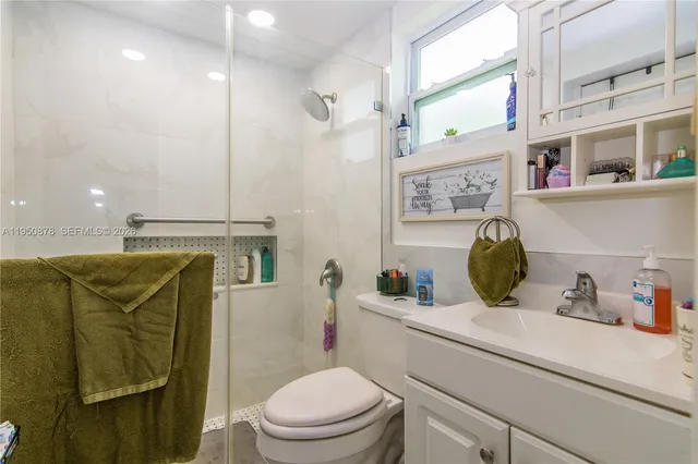 $669,000 | 943 West 64th Place, Hialeah, FL 33012