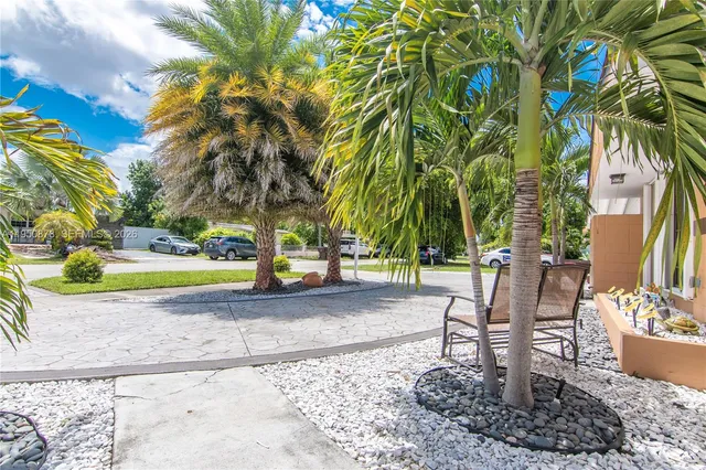 $669,000 | 943 West 64th Place, Hialeah, FL 33012