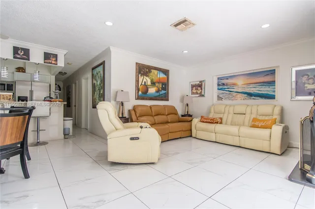 $669,000 | 943 West 64th Place, Hialeah, FL 33012