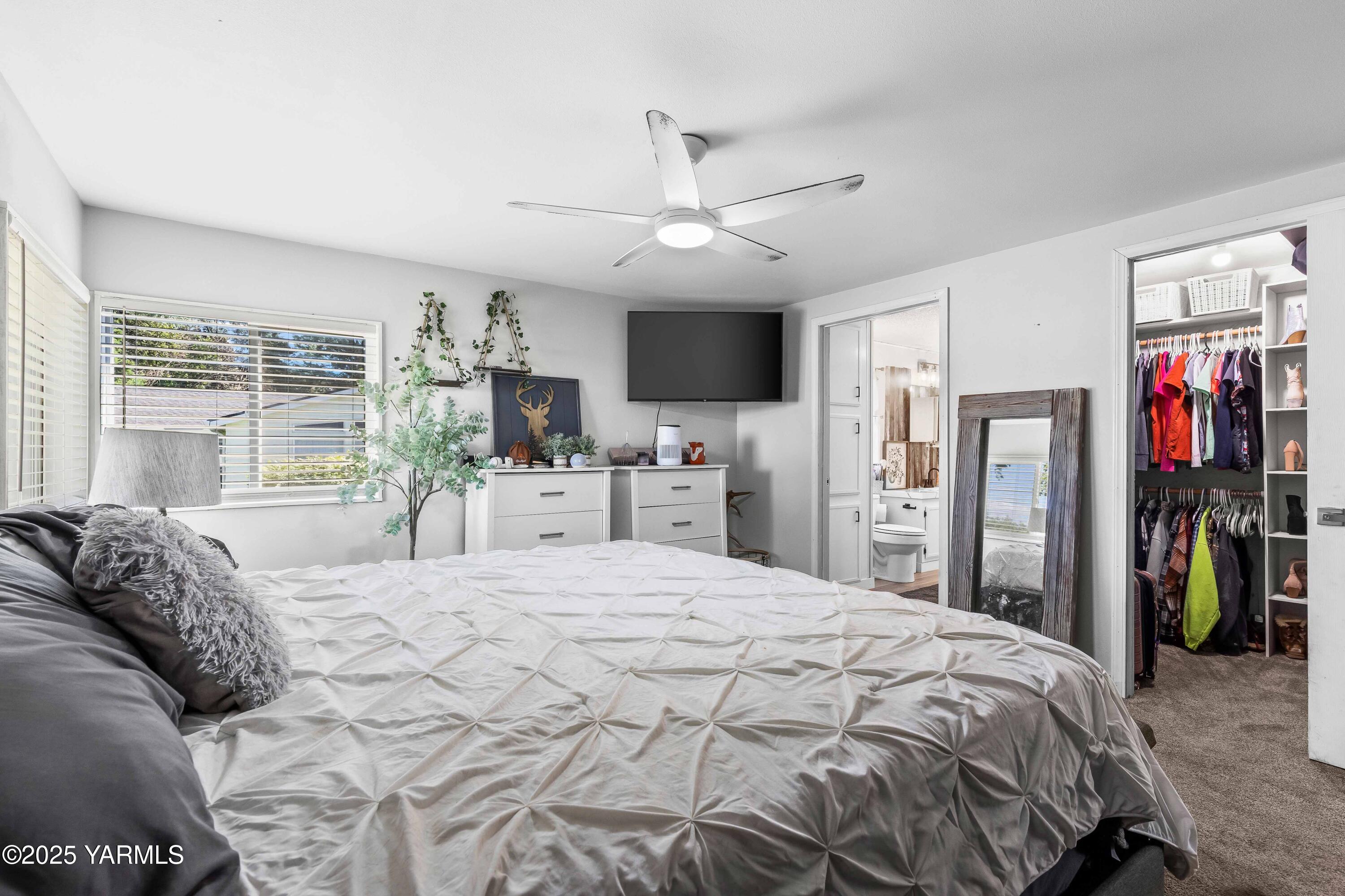 3404 Stanton Road Yakima, WA 98903 - Photo 13 of 37 a bedroom with a large bed and a large window