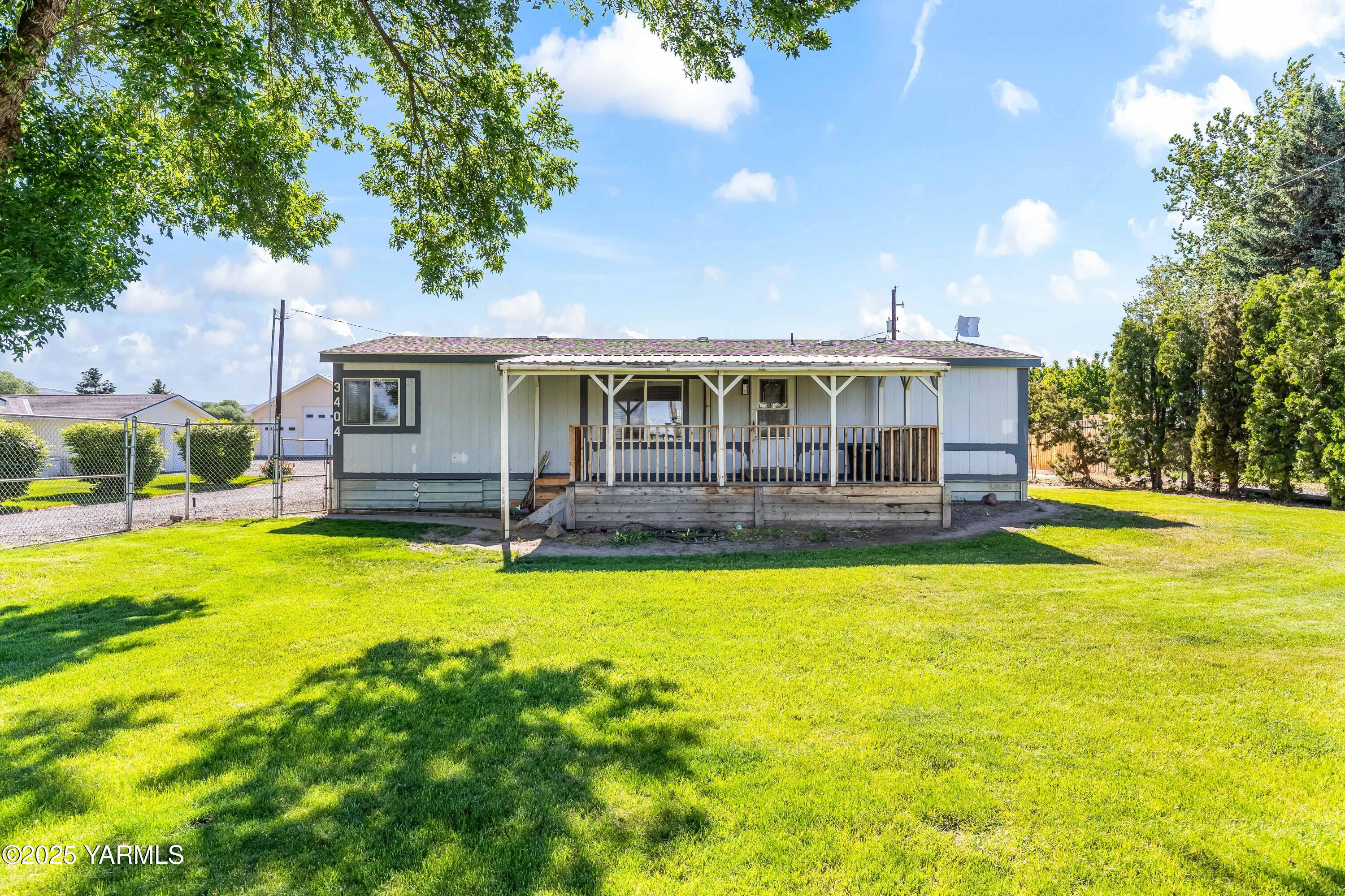 3404 Stanton Road Yakima, WA 98903 - Photo 2 of 37 a view of a house with swimming pool