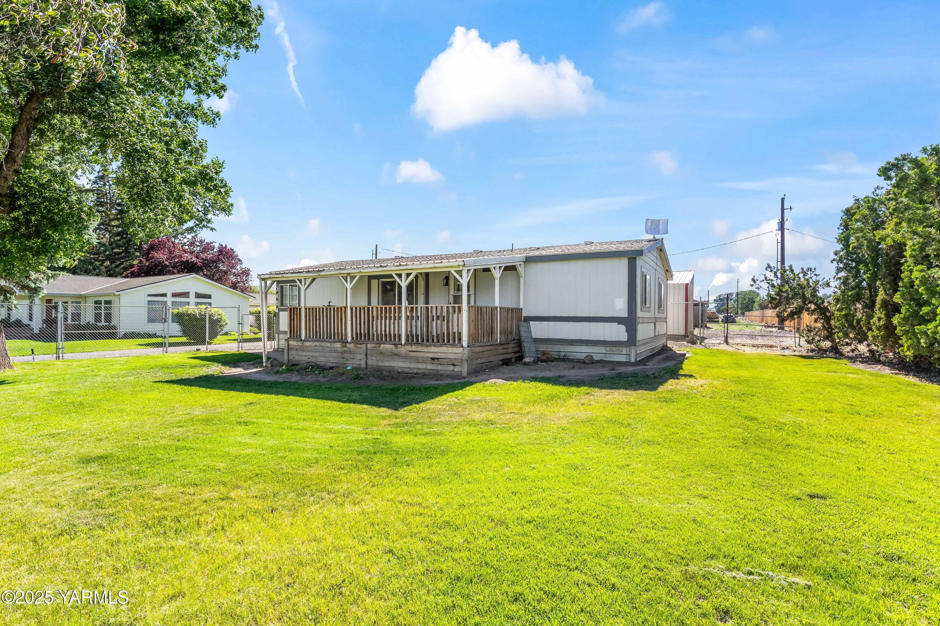 3404 Stanton Road Yakima, WA 98903 - Photo 3 of 37 a swimming pool with outdoor seating and yard