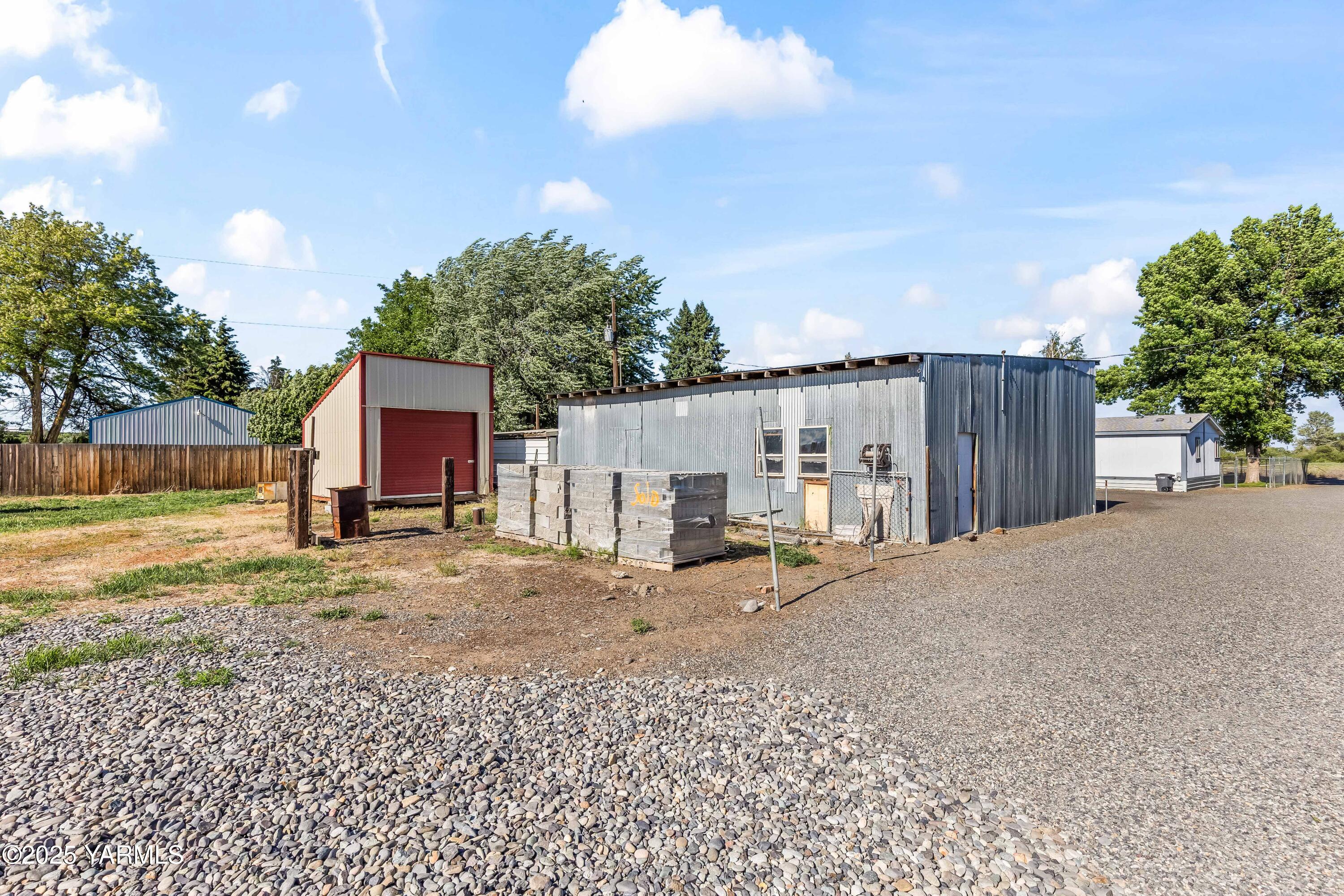 3404 Stanton Road Yakima, WA 98903 - Photo 31 of 37 a view of a house with a backyard