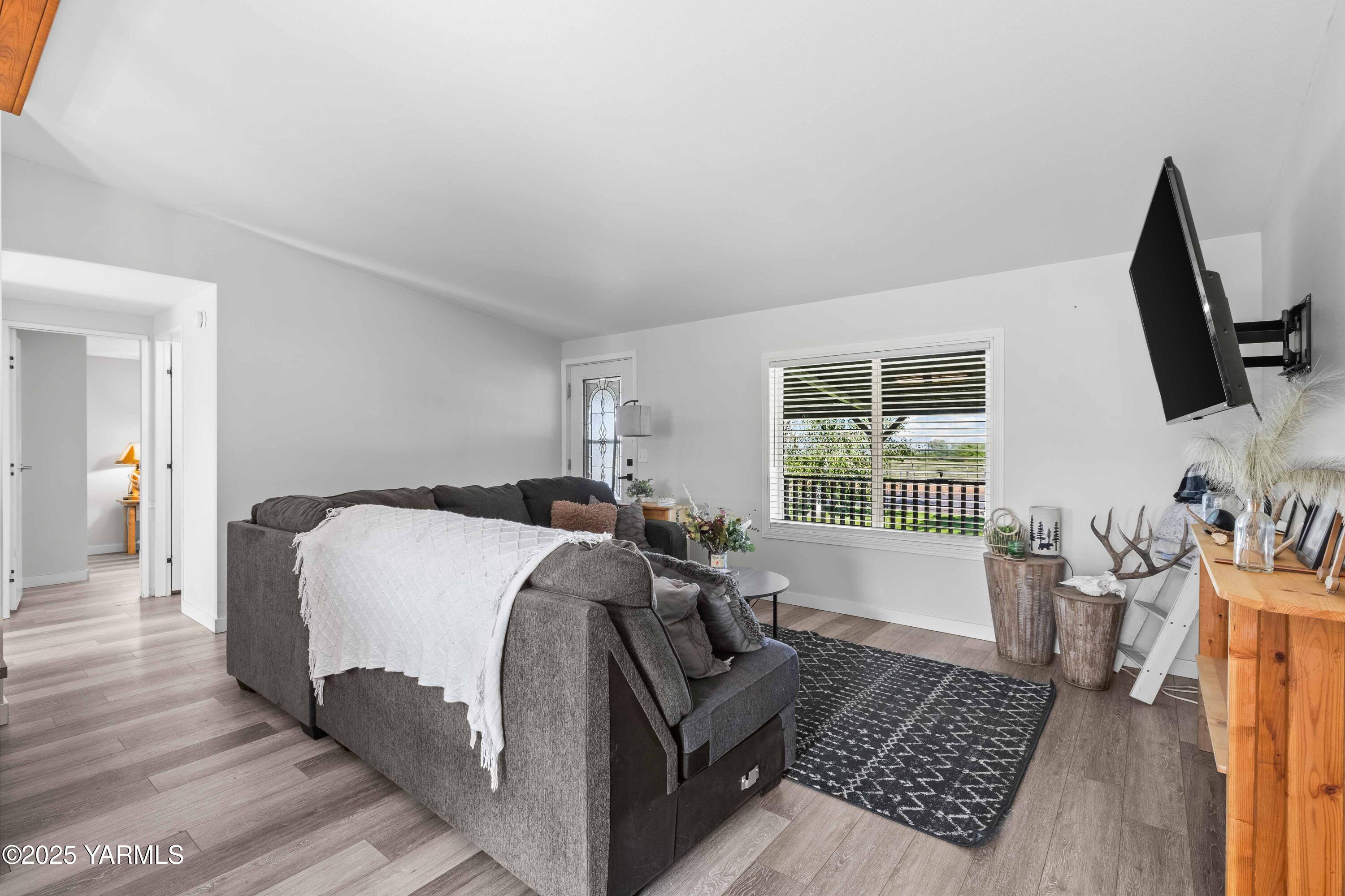 3404 Stanton Road Yakima, WA 98903 - Photo 6 of 37 a bed room with a bed and a window