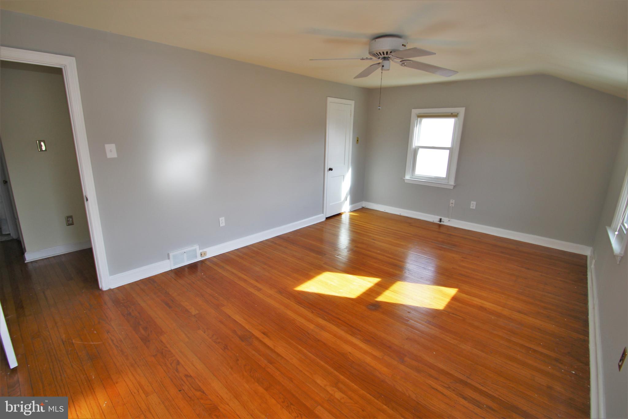 526 Ridley Avenue Folsom, PA 19033 - Photo 11 of 24 Gallery Image 11