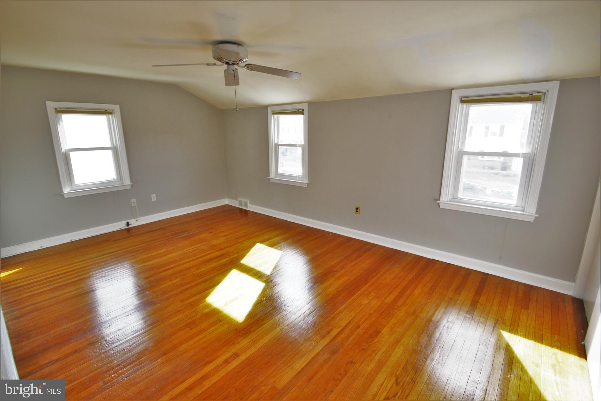 526 Ridley Avenue Folsom, PA 19033 - Photo 12 of 24 Gallery Image 12