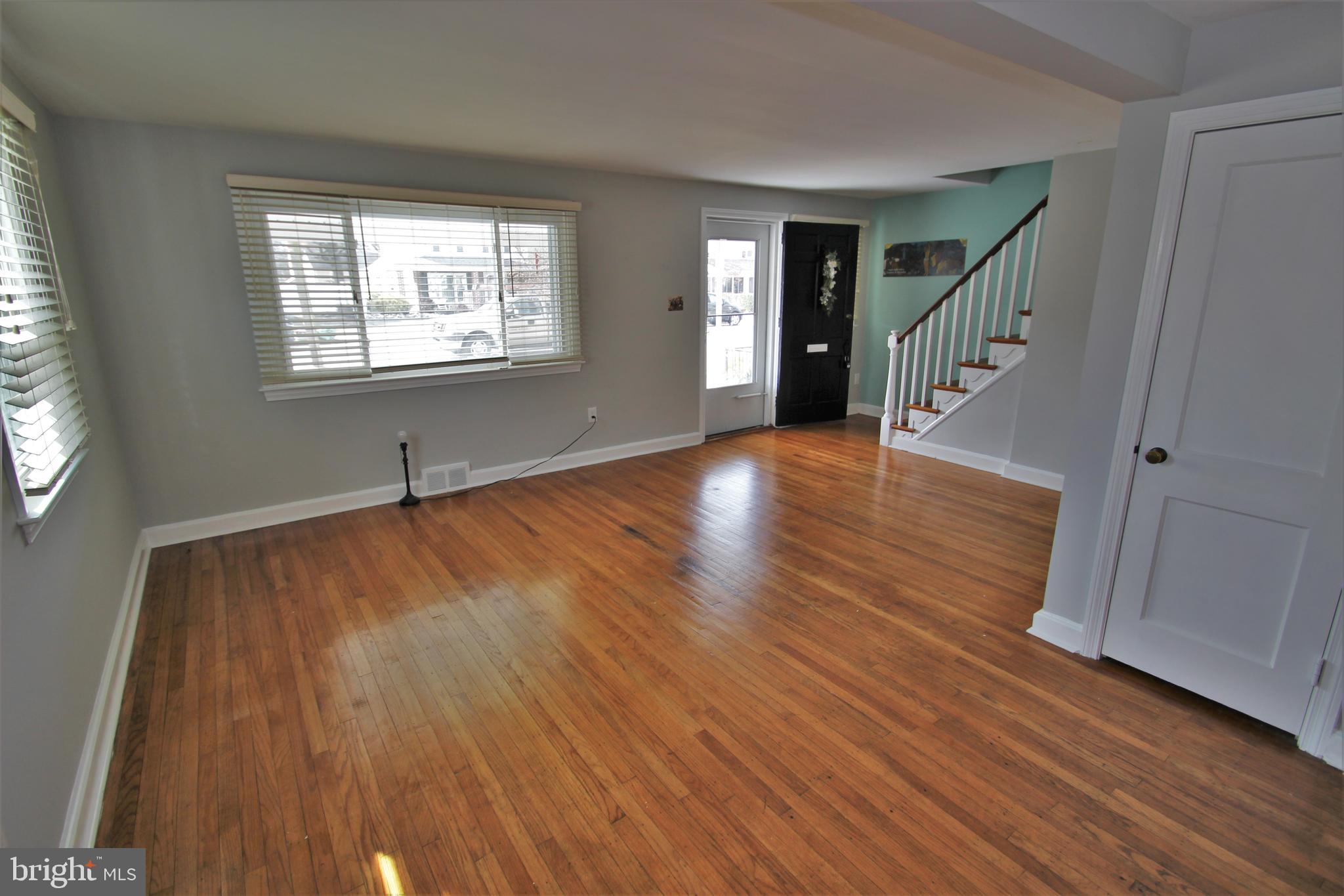 526 Ridley Avenue Folsom, PA 19033 - Photo 4 of 24 Gallery Image 4