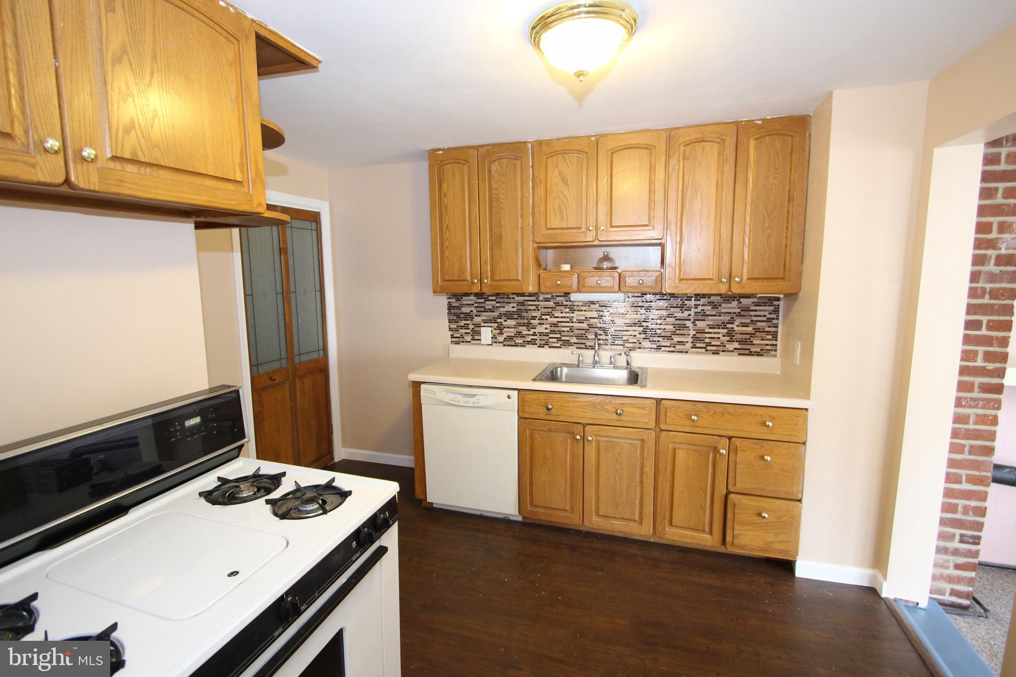 526 Ridley Avenue Folsom, PA 19033 - Photo 6 of 24 Gallery Image 6