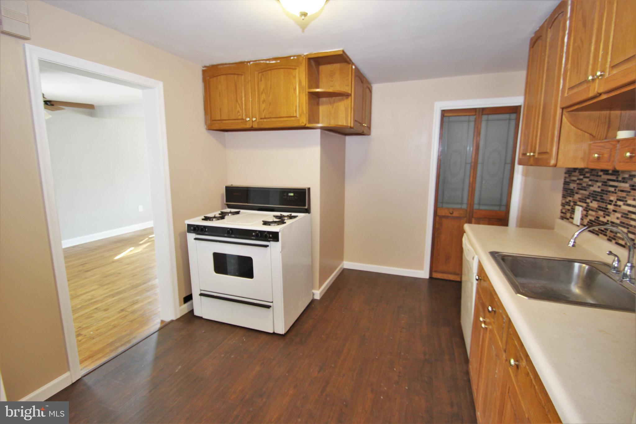526 Ridley Avenue Folsom, PA 19033 - Photo 7 of 24 Gallery Image 7