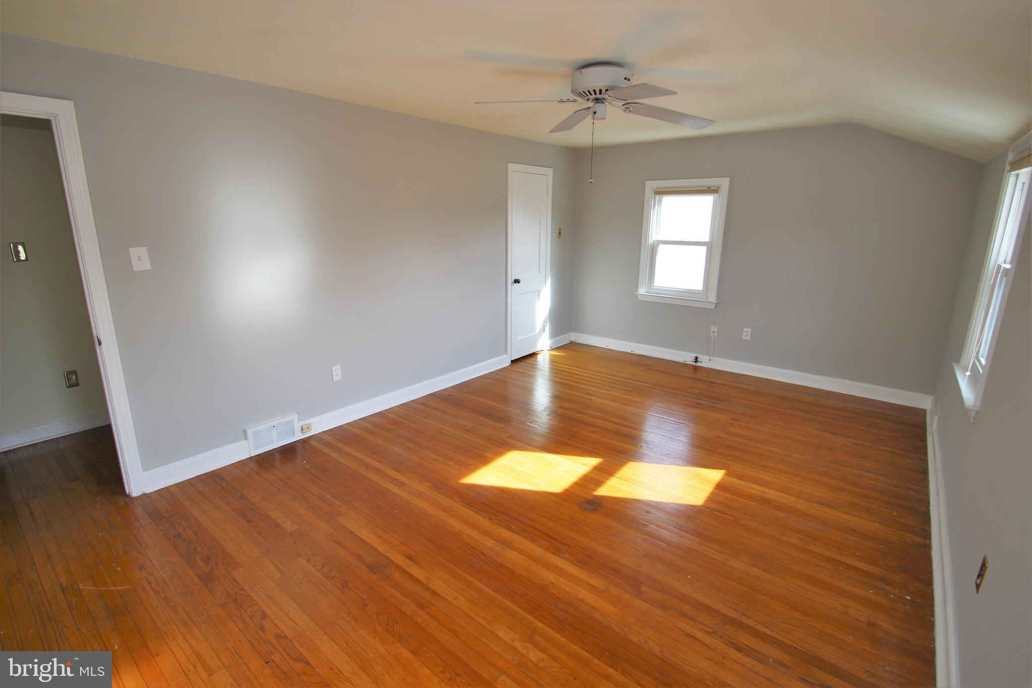 526 Ridley Avenue Folsom, PA 19033 - Photo 10 of 24 Gallery Image 10