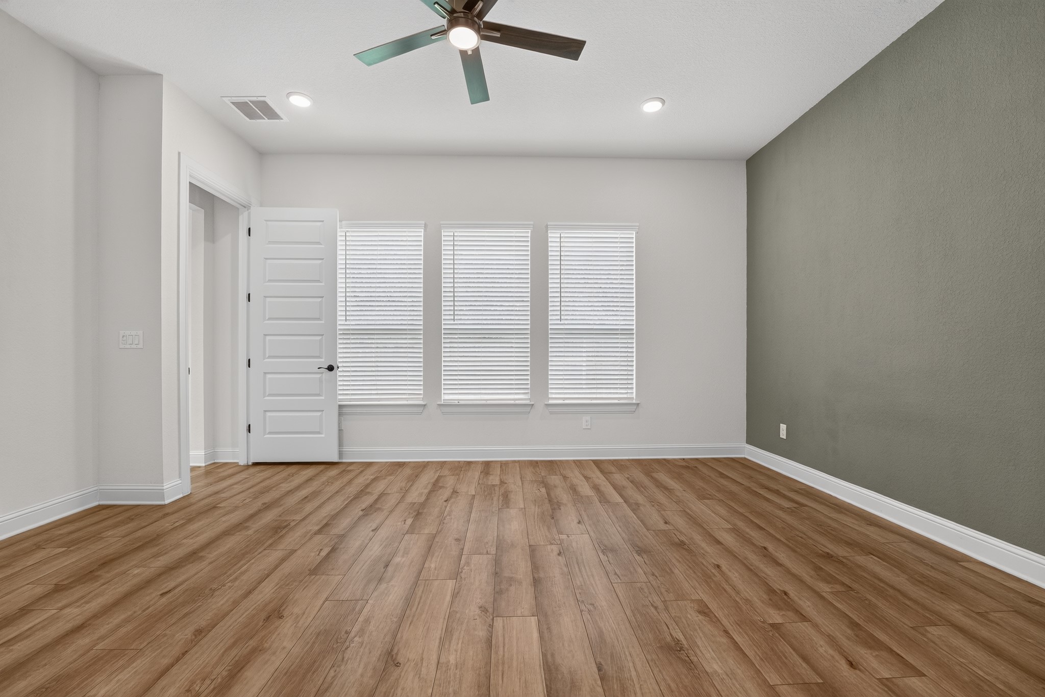508 Pinnacle View Drive Georgetown, TX 78628 - Photo 12 of 27 Sun-filled bedroom featuring sleek wood flooring and a refreshing ceiling fan.