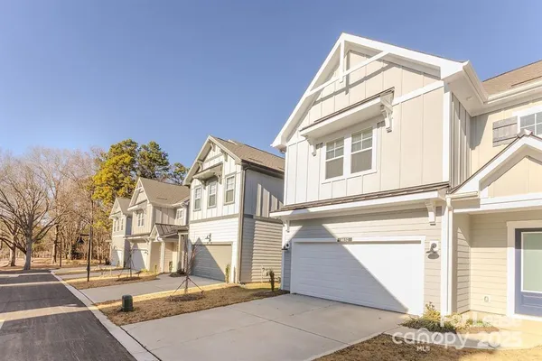 $3,400 | 3110 Doe River Way, Unit WHITBY, Matthews, NC 28105