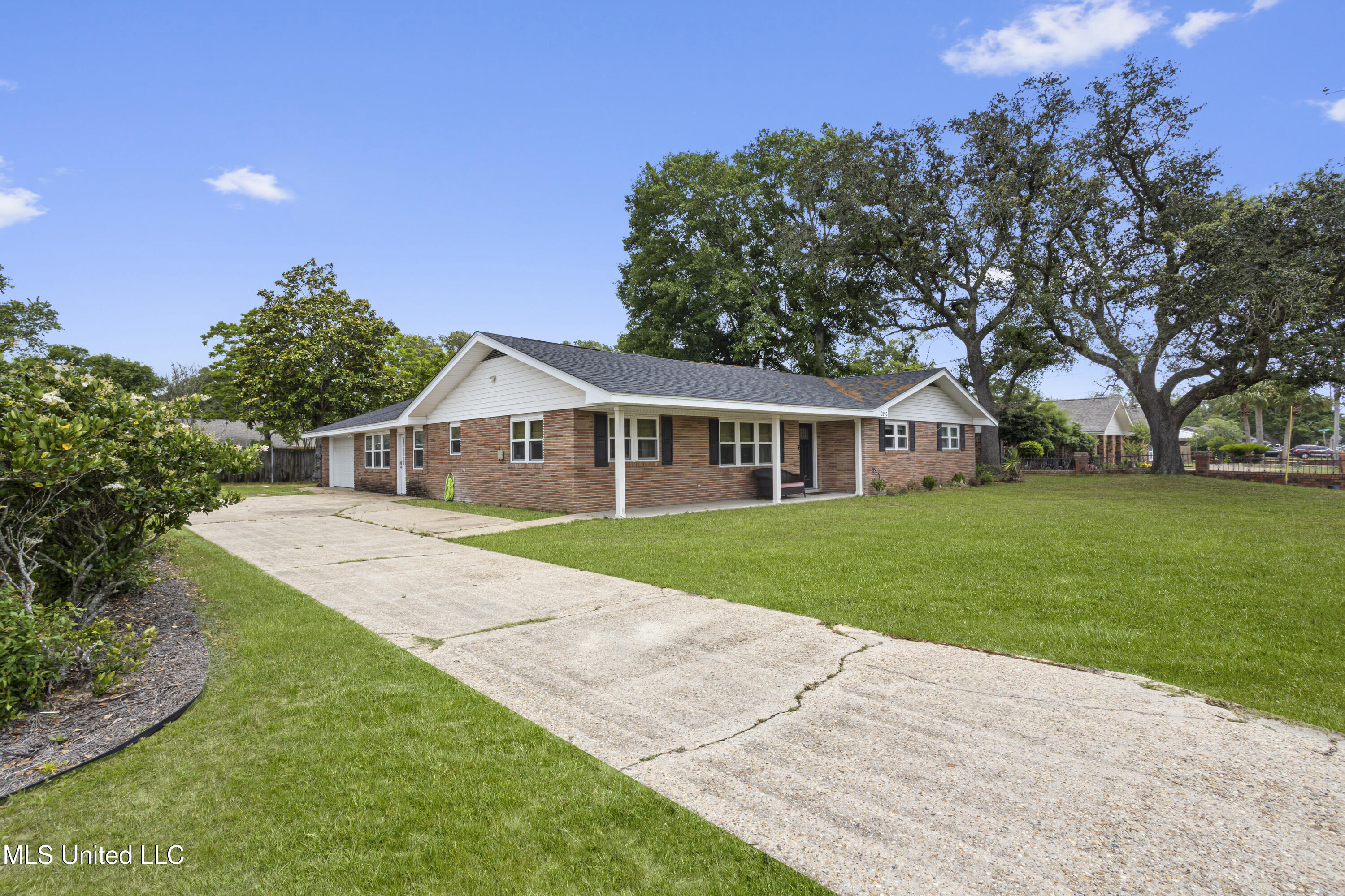 2192 Atkinson Road Biloxi, MS 39531 - Photo 2 of 40 002