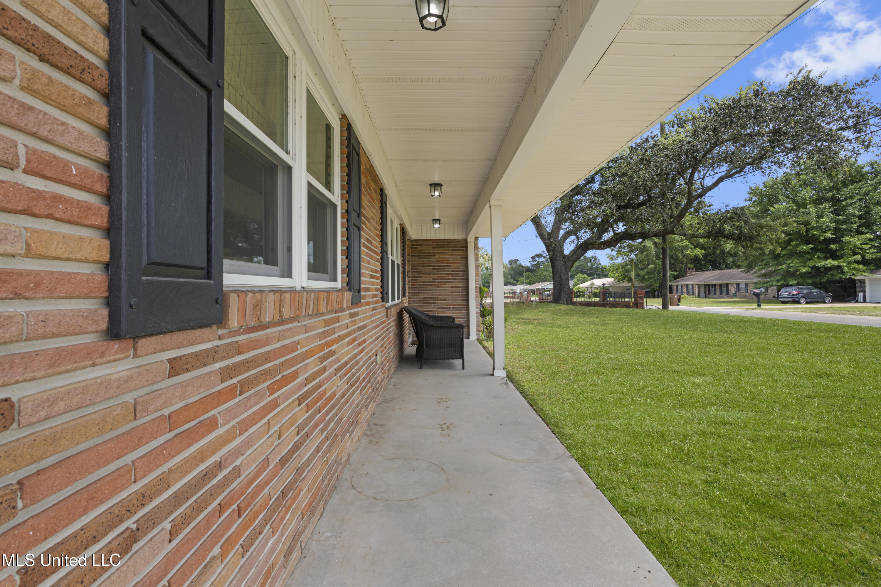 2192 Atkinson Road Biloxi, MS 39531 - Photo 3 of 40 003