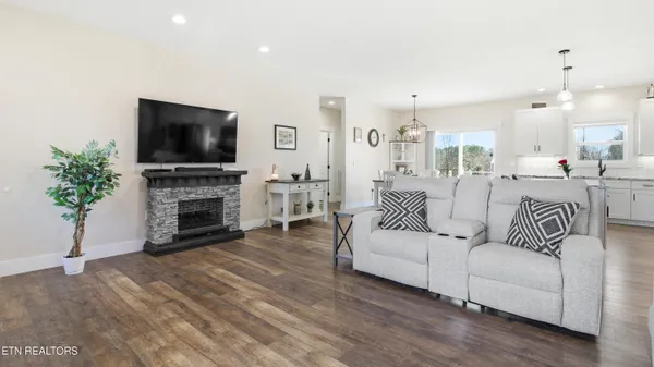 $367,000 | 64 Perry Crk Drive, Crossville, TN 38572