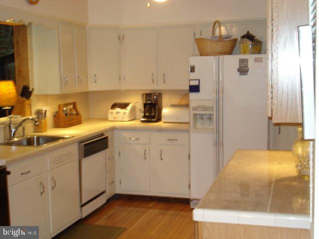 1839 Radnor Road York, PA 17402 - Photo 7 of 36