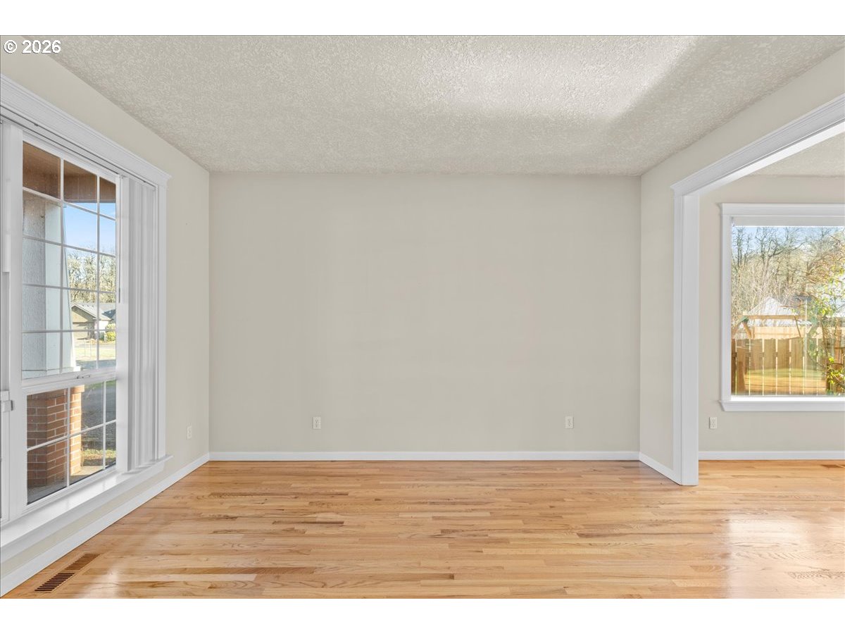 1572 Marten Avenue Southwest Albany, OR 97321 - Photo 6 of 36