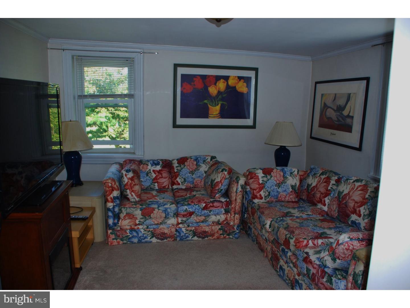 2555 Mill Road Quakertown, PA 18951 - Photo 9 of 17 Living Room