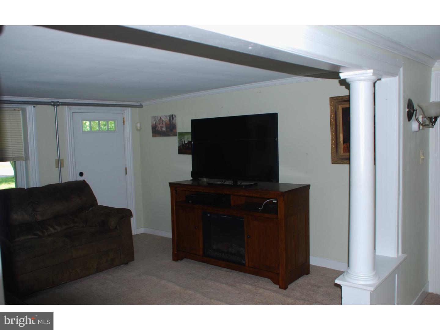 2555 Mill Road Quakertown, PA 18951 - Photo 10 of 17 Living Room