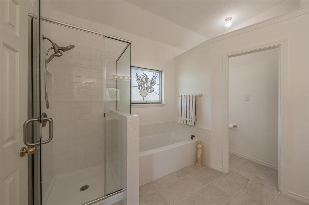 2305 Floyd Hampton Road Crowley, TX 76036 - Photo 15 of 40