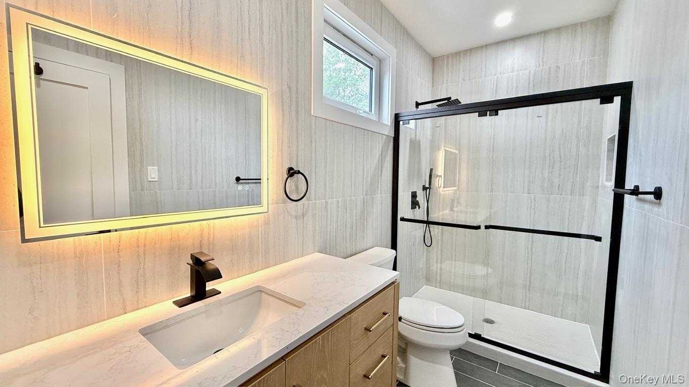 60 Periwinkle Road Levittown, NY 11756 - Photo 27 of 33 a bathroom with a sink toilet and shower