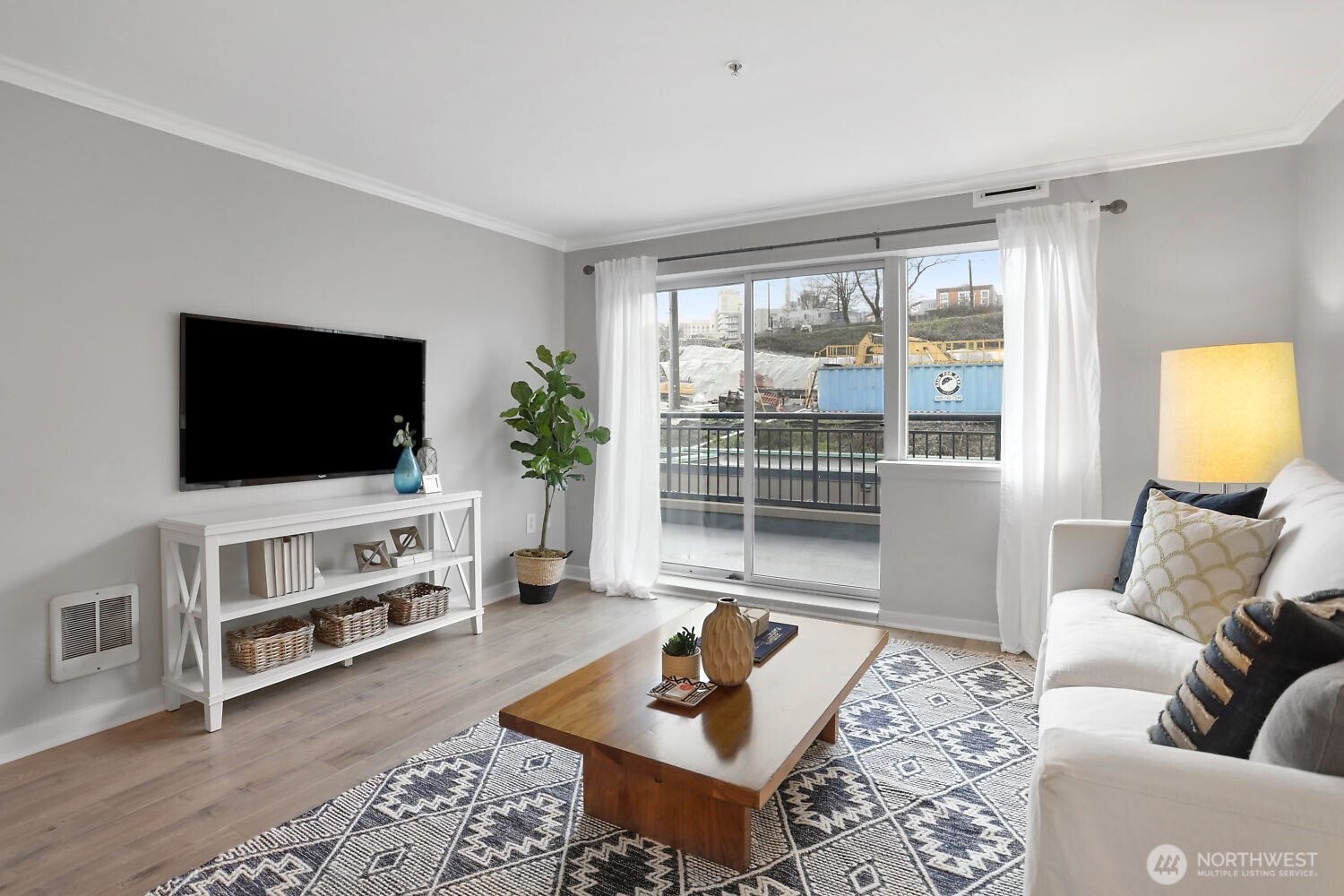 321 10th Avenue South, Unit 604 Seattle, WA 98144 - Photo 3 of 14