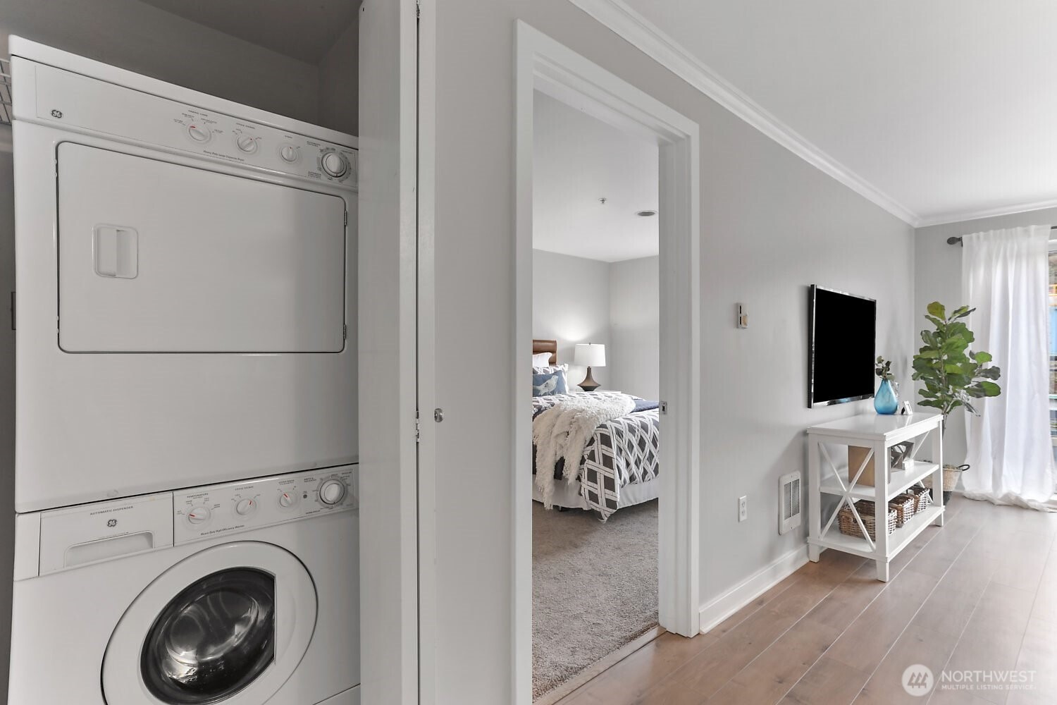 321 10th Avenue South, Unit 604 Seattle, WA 98144 - Photo 5 of 14