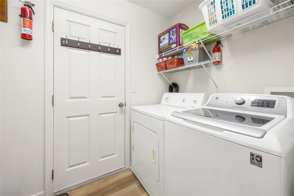15092 Southwest 14th Avenue Road Ocala, FL 34473 - Photo 22 of 40 a utility room with dryer and washer