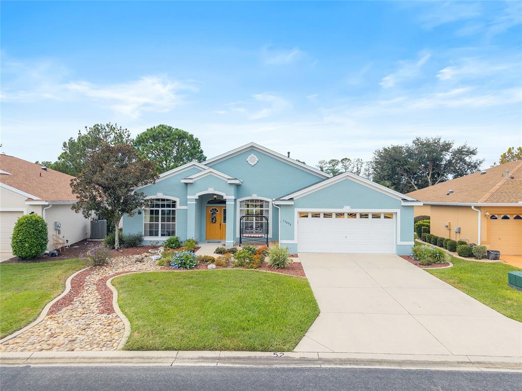 15092 Southwest 14th Avenue Road Ocala, FL 34473 - Photo 25 of 40 a front view of a house with a yard