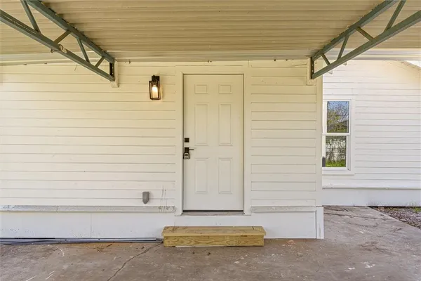 a front view of house with yard