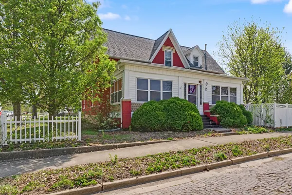 $198,500 | 110 North Pike Street, Oakland, IL 61943