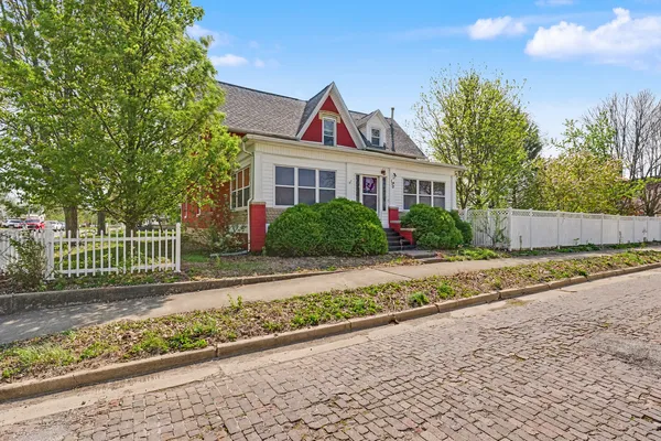 $198,500 | 110 North Pike Street, Oakland, IL 61943