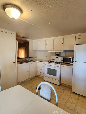 $47,000 | 15940 Stoddard Wells Road, Unit 30, Victorville, CA 92395