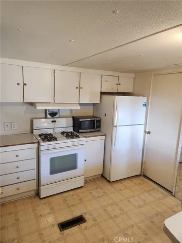 $47,000 | 15940 Stoddard Wells Road, Unit 30, Victorville, CA 92395
