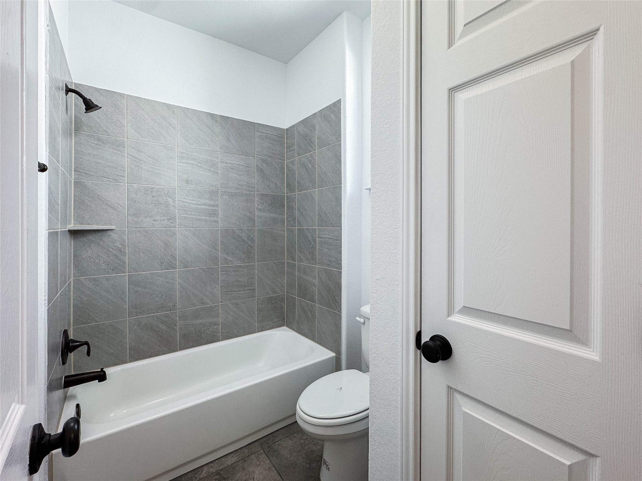 3810 Brushy Creek Road, Unit 73 Cedar Park, TX 78613 - Photo 29 of 42 a bathroom with a bathtub and a toilet