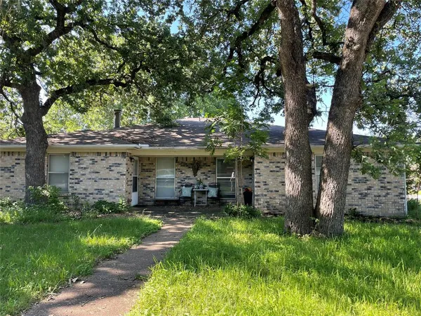 $1,675 | 7000 Lincoln Drive, North Richland Hills, TX 76182