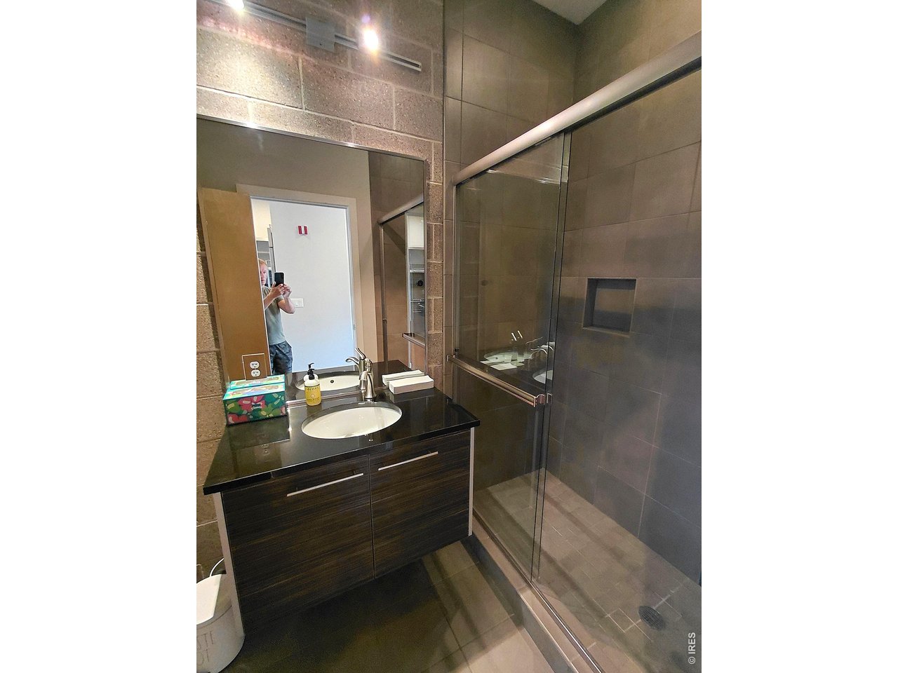 11562 Colony Row Broomfield, CO 80021 - Photo 12 of 24 1st Floor Bathroom
