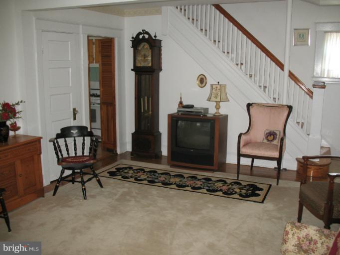 618 Dunkirk Road Baltimore, MD 21212 - Photo 8 of 27 Living Room 3