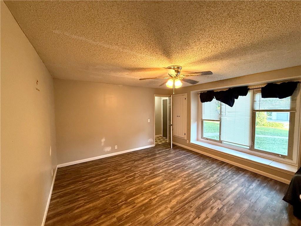 3127 Gene Field Road St. Joseph, MO 64506 - Photo 6 of 25