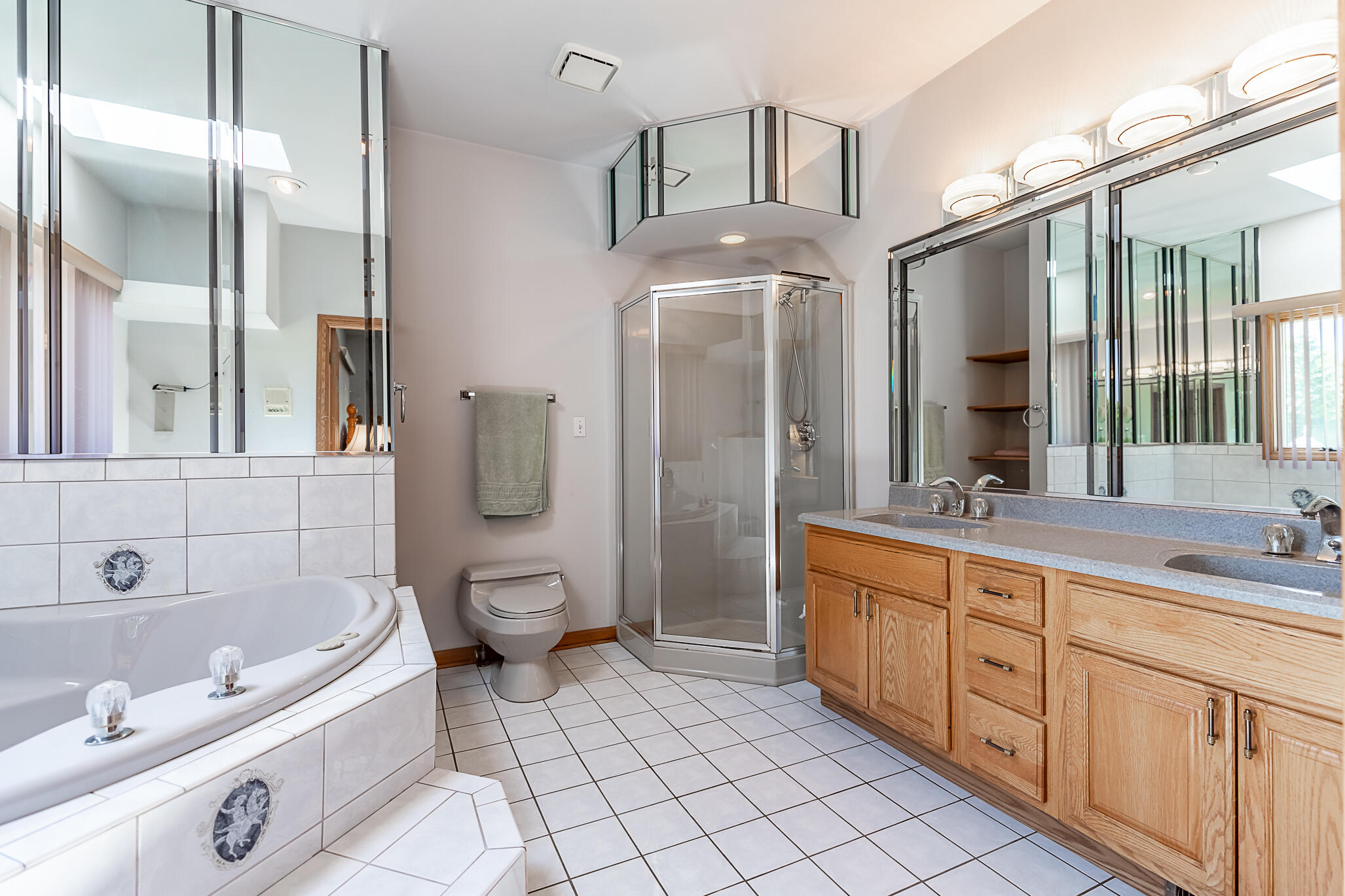 1020 Cornwallis Lane Munster, IN 46321 - Photo 28 of 41 a spacious bathroom with a double vanity sink mirror and bathtub