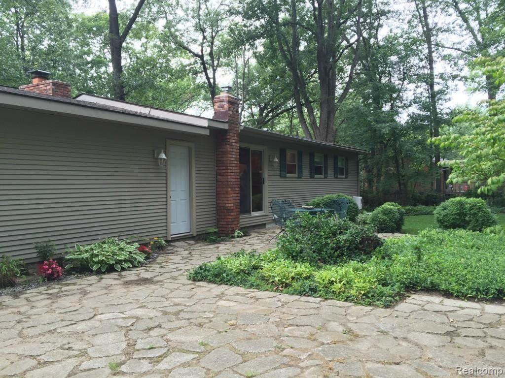 9090 Cherokee Road Clarkston, MI 48348 - Photo 4 of 32