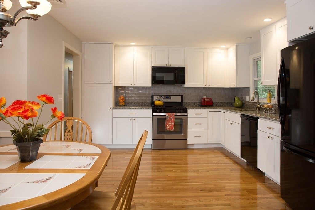 9 Hadley Road Lexington, MA 02420 - Photo 3 of 12 Gallery Image 3