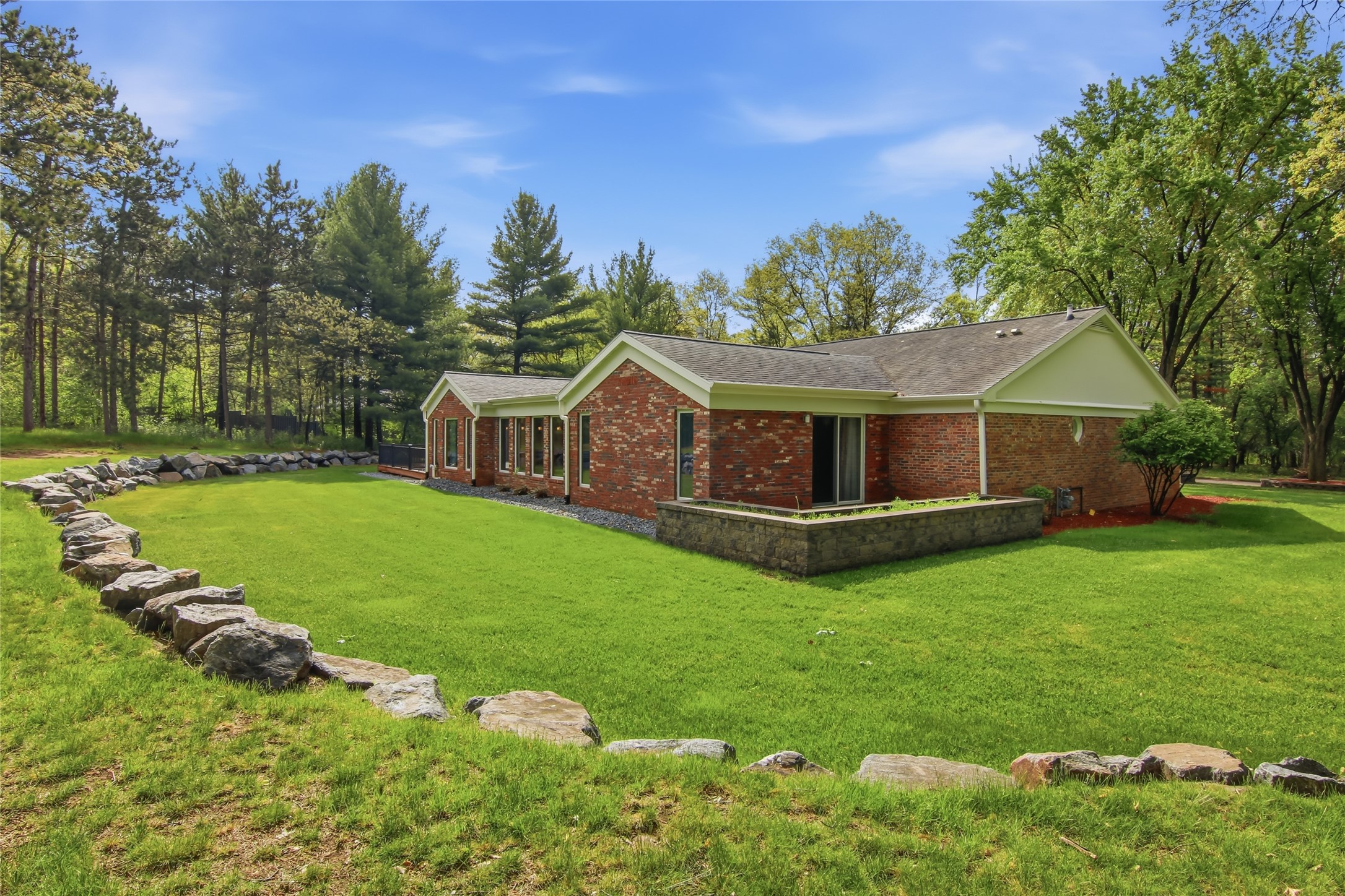 3750 Rimridge Road Eau Claire, WI 54701 - Photo 4 of 39