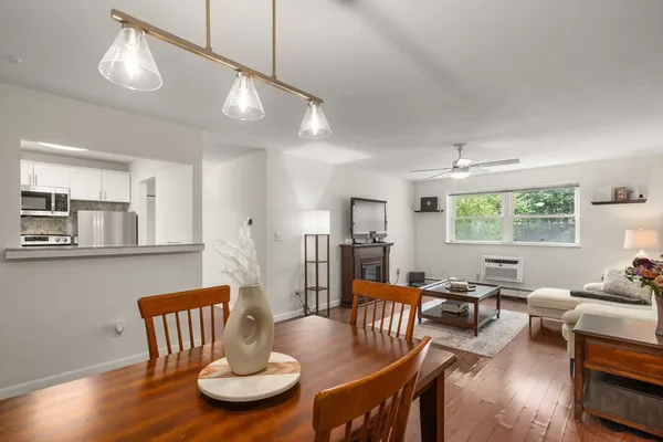 $2,400 | 5050 Washington Street, Unit 216, Boston, MA 02132