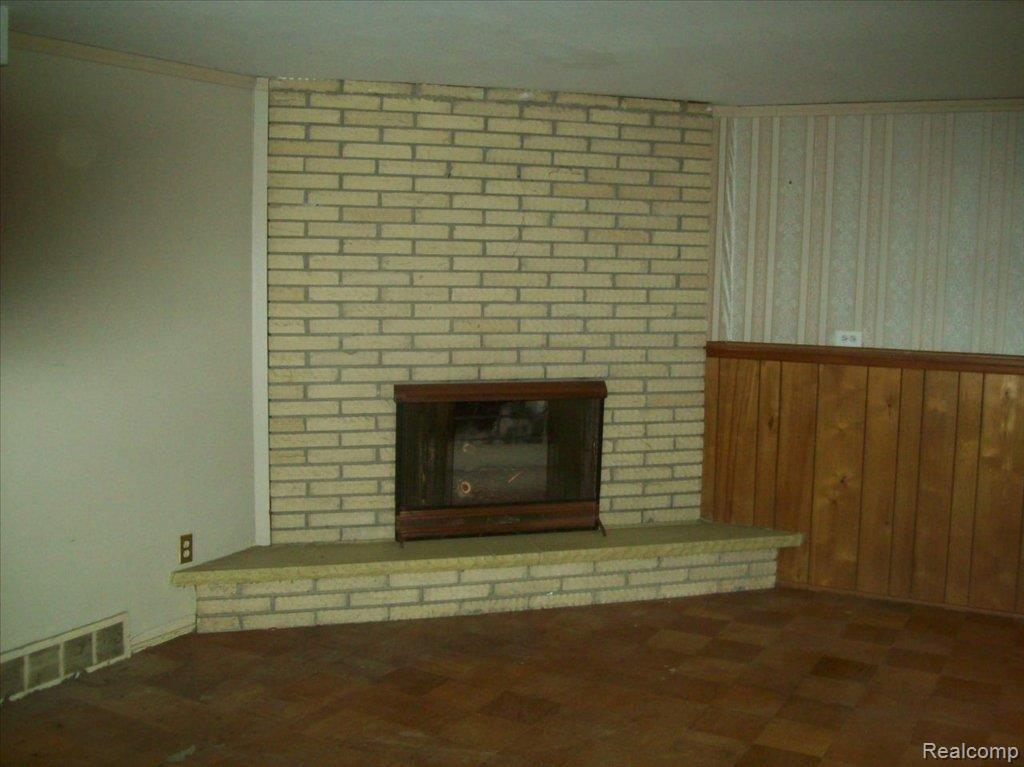 4733 Valley Road Trenton, MI 48183 - Photo 2 of 11 Fireplace